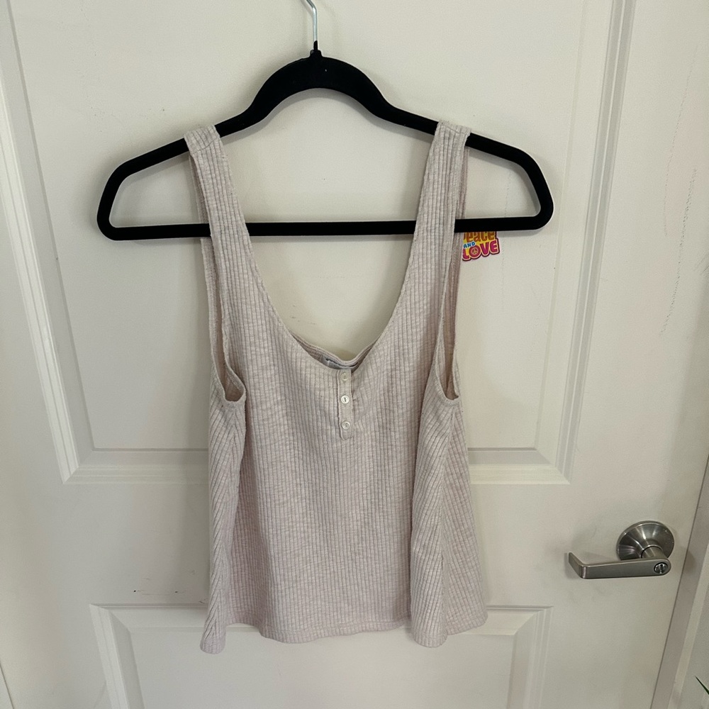 Love by GAP woman’s tank top crop top
